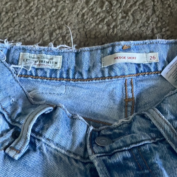 Levi’s Wedgie shorts - Picture 3 of 3